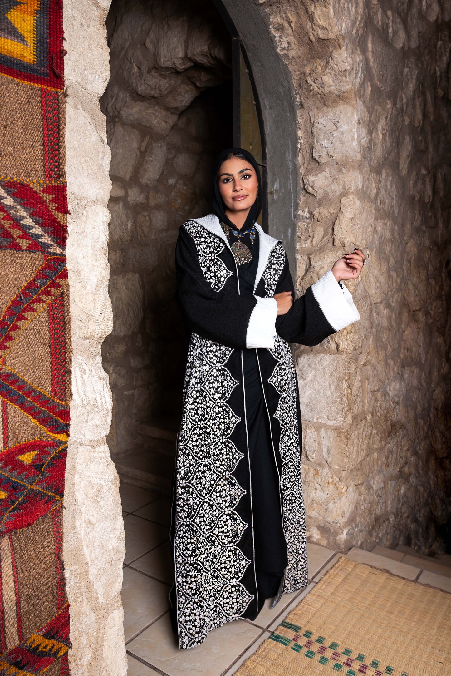 W/B Indian Embroidery Kaftan